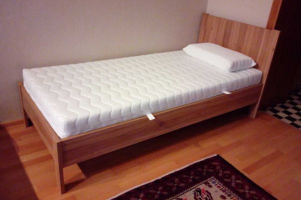einzelbett-nuss-natur1D5733AF-8F0B-DBDE-0745-F114D1B03404.jpg
